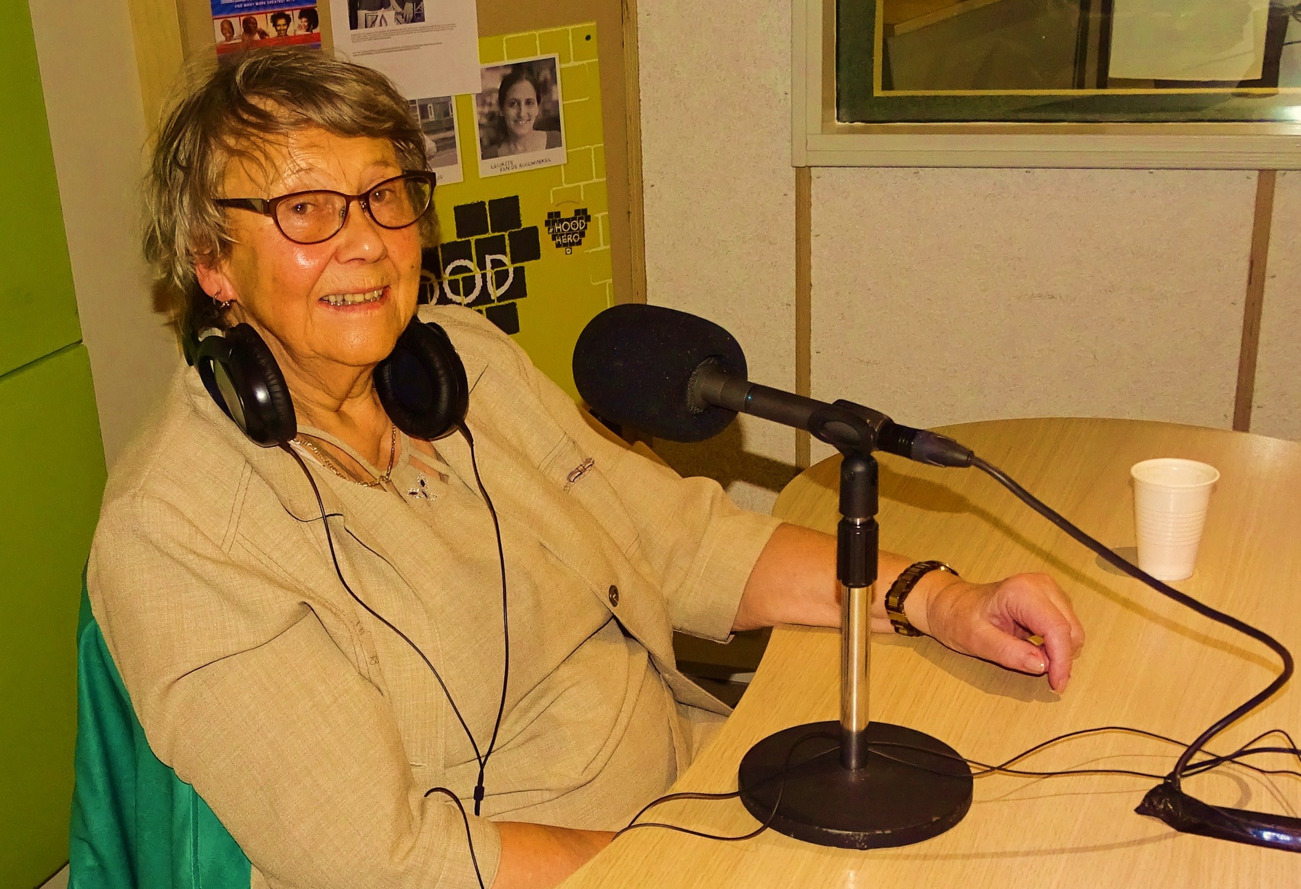 Marije van Urk bij Bondru FM, Professional Congress Organizer (Coach van Hellen Jeanette Gill projects), Heeft Jules Rijssen gevraagd te publiceren in de Koerierster van LKG (over Suriname en WO-2)